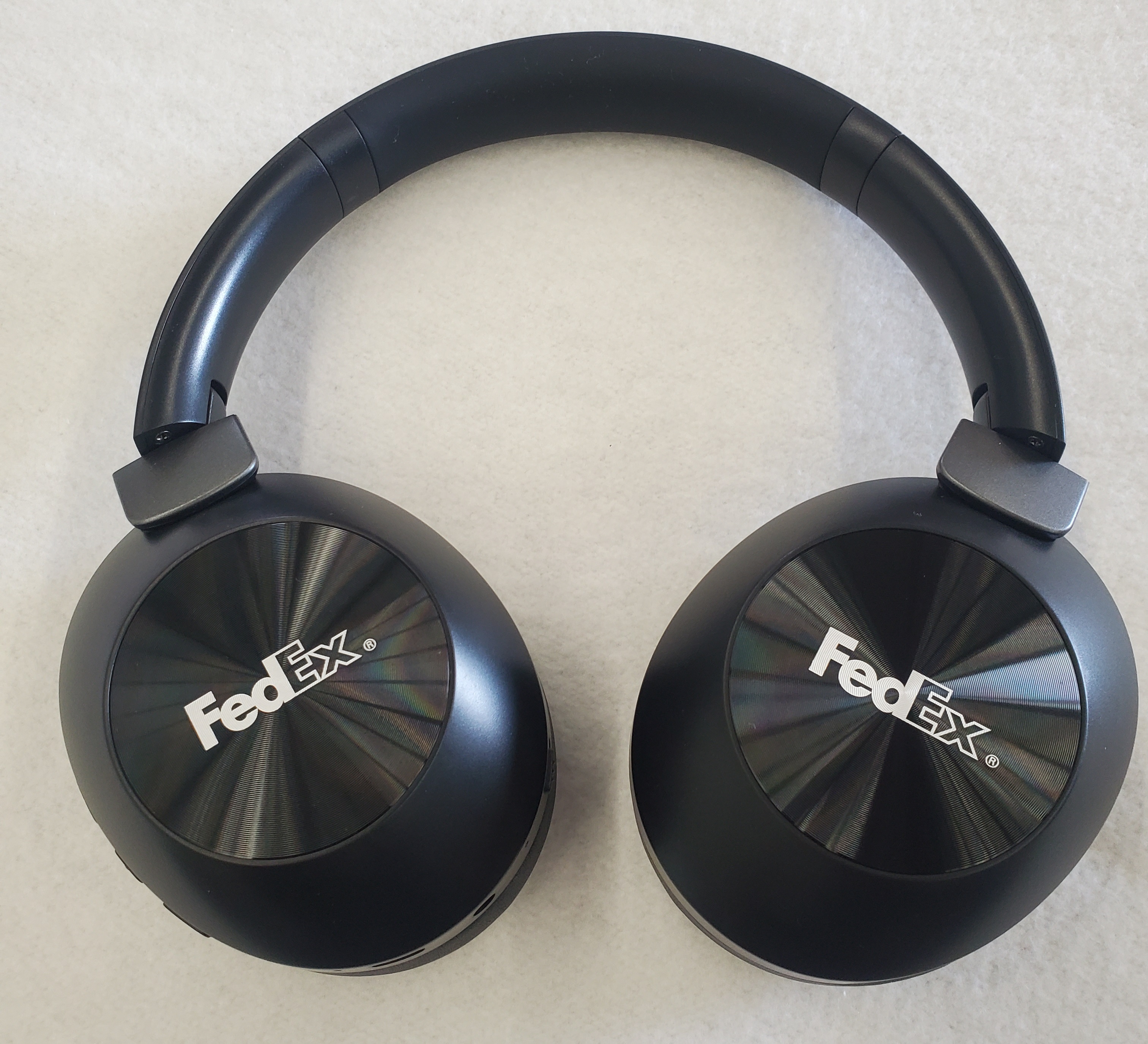 Fedex - WIRELESS HEADPHONES